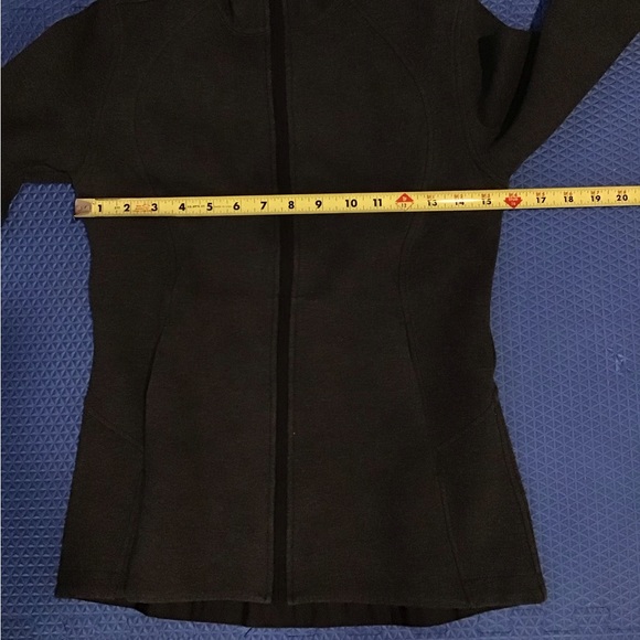 Lululemon zip up jacket - Picture 9 of 9